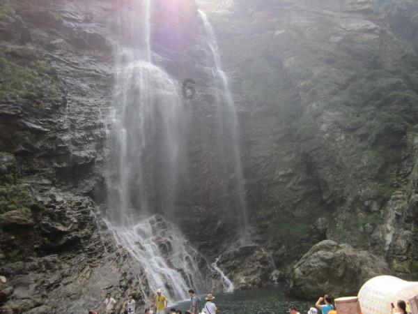 【摄影】婉若天宫落玉楼——竹泉村冰挂特写